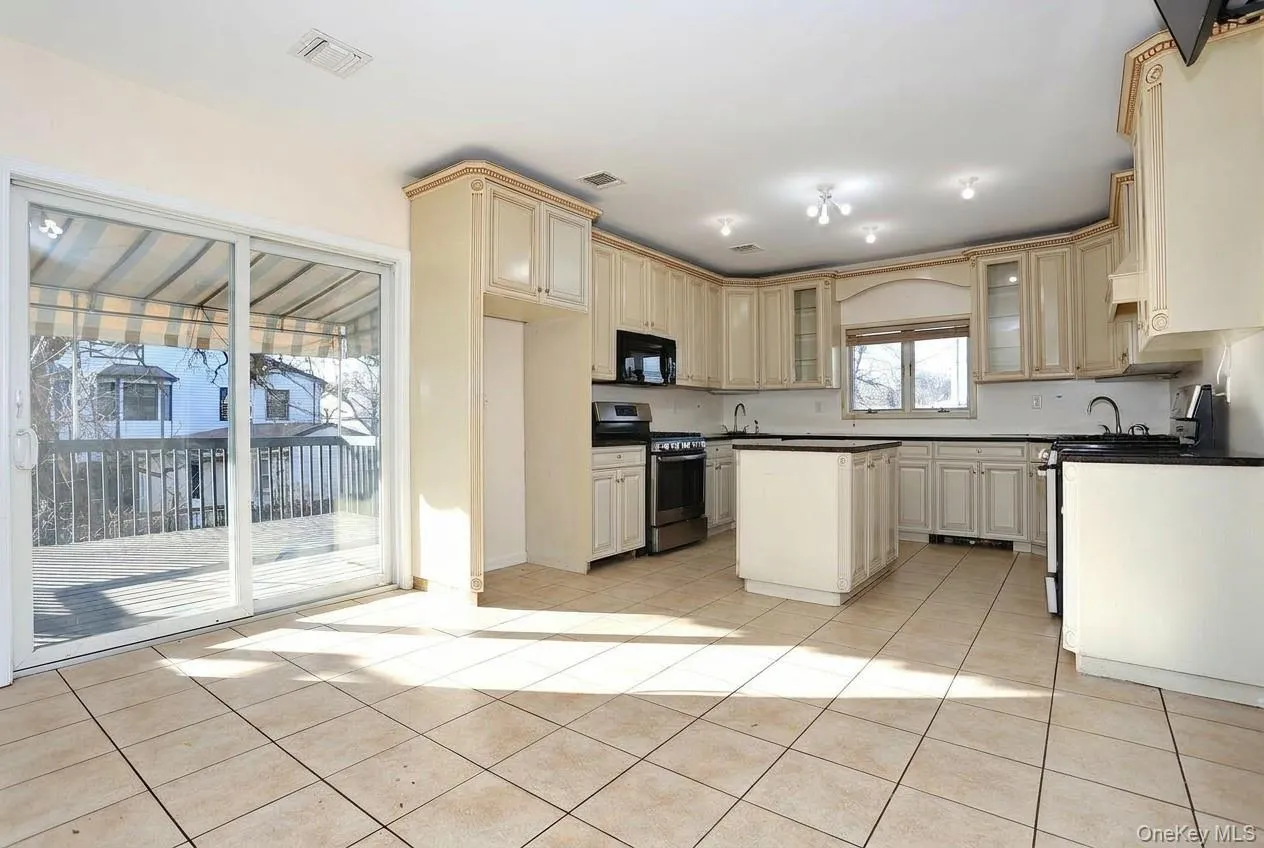 11 Laura Place, Ramapo, NY, 7 Bedrooms Bedrooms, 14 Rooms Rooms,3 BathroomsBathrooms,Residential,For Rent,Laura,0,1010475 11 Laura Place, Ramapo, NY, 7 Bedrooms Bedrooms, 14 Rooms Rooms,3 BathroomsBathrooms,Residential,For Rent,Laura,0,1010475