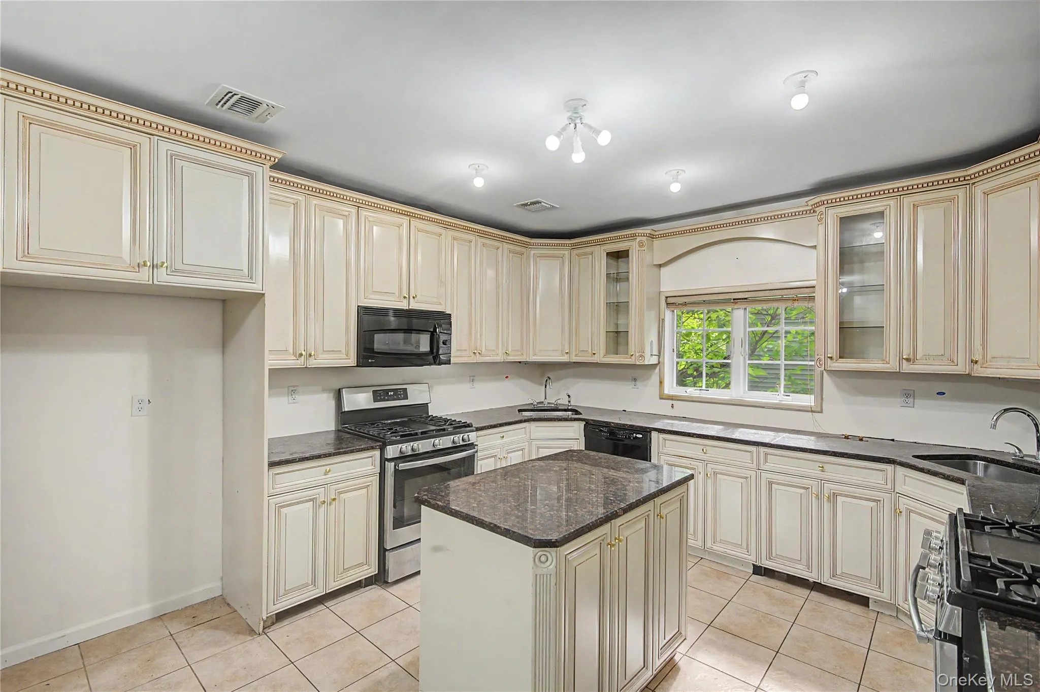 11 Laura Place, Ramapo, NY, 7 Bedrooms Bedrooms, 14 Rooms Rooms,3 BathroomsBathrooms,Residential,For Rent,Laura,0,1010475 11 Laura Place, Ramapo, NY, 7 Bedrooms Bedrooms, 14 Rooms Rooms,3 BathroomsBathrooms,Residential,For Rent,Laura,0,1010475