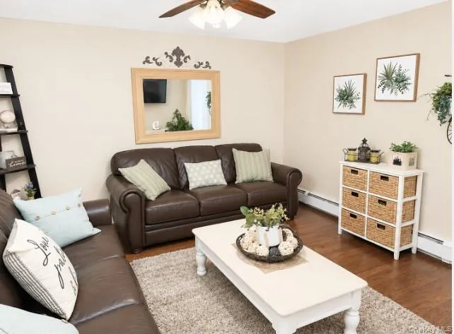 2 Comet Road, Brookhaven, NY, 3 Bedrooms Bedrooms, 8 Rooms Rooms,1 BathroomBathrooms,Residential,For Rent,Comet,0,1010480 2 Comet Road, Brookhaven, NY, 3 Bedrooms Bedrooms, 8 Rooms Rooms,1 BathroomBathrooms,Residential,For Rent,Comet,0,1010480