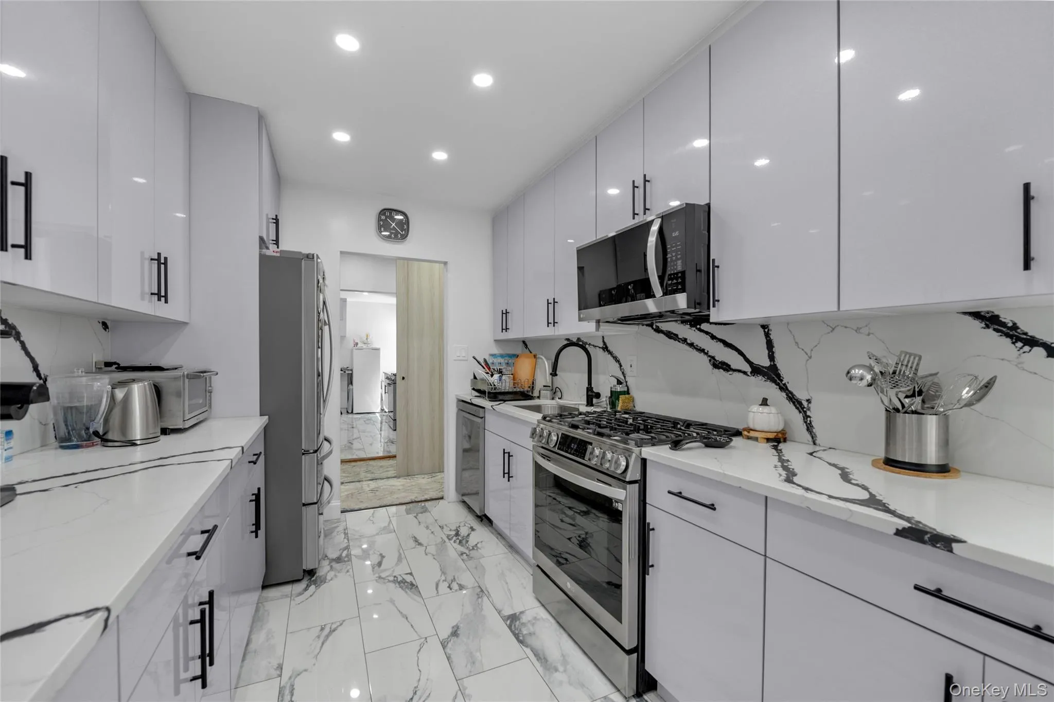 150-15 75th Avenue, New York, NY, 2 Bedrooms Bedrooms, 4 Rooms Rooms,1 BathroomBathrooms,Residential,For Rent,75th,0,1010481 150-15 75th Avenue, New York, NY, 2 Bedrooms Bedrooms, 4 Rooms Rooms,1 BathroomBathrooms,Residential,For Rent,75th,0,1010481