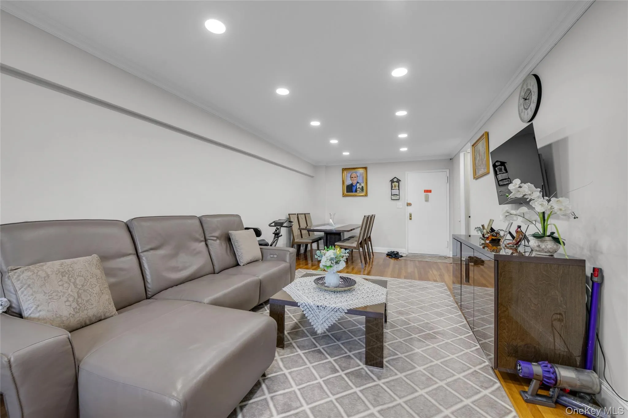 150-15 75th Avenue, New York, NY, 2 Bedrooms Bedrooms, 4 Rooms Rooms,1 BathroomBathrooms,Residential,For Rent,75th,0,1010481 150-15 75th Avenue, New York, NY, 2 Bedrooms Bedrooms, 4 Rooms Rooms,1 BathroomBathrooms,Residential,For Rent,75th,0,1010481