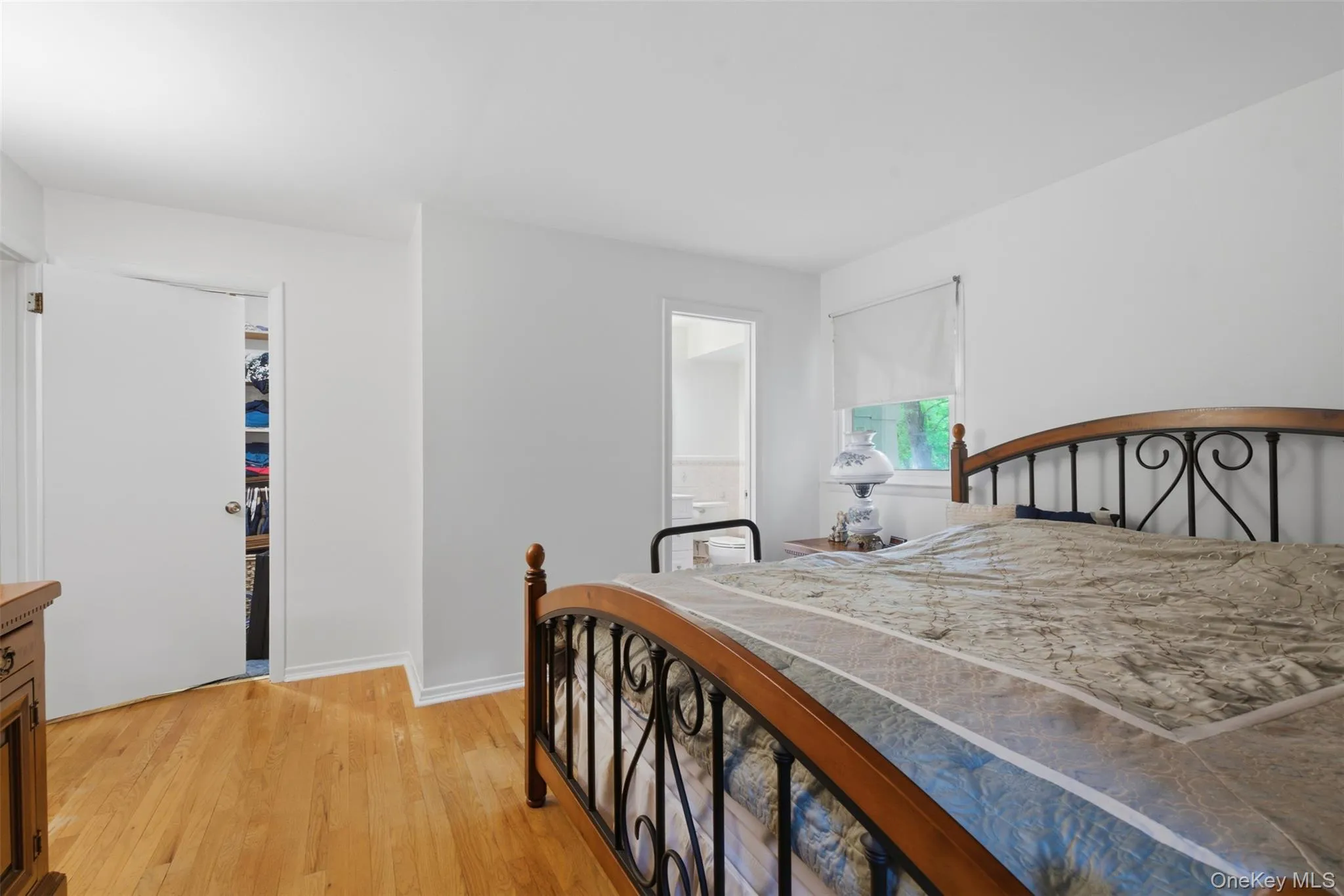 Primary bedroom with en-suite bath and walk-in closet Primary bedroom with en-suite bath and walk-in closet