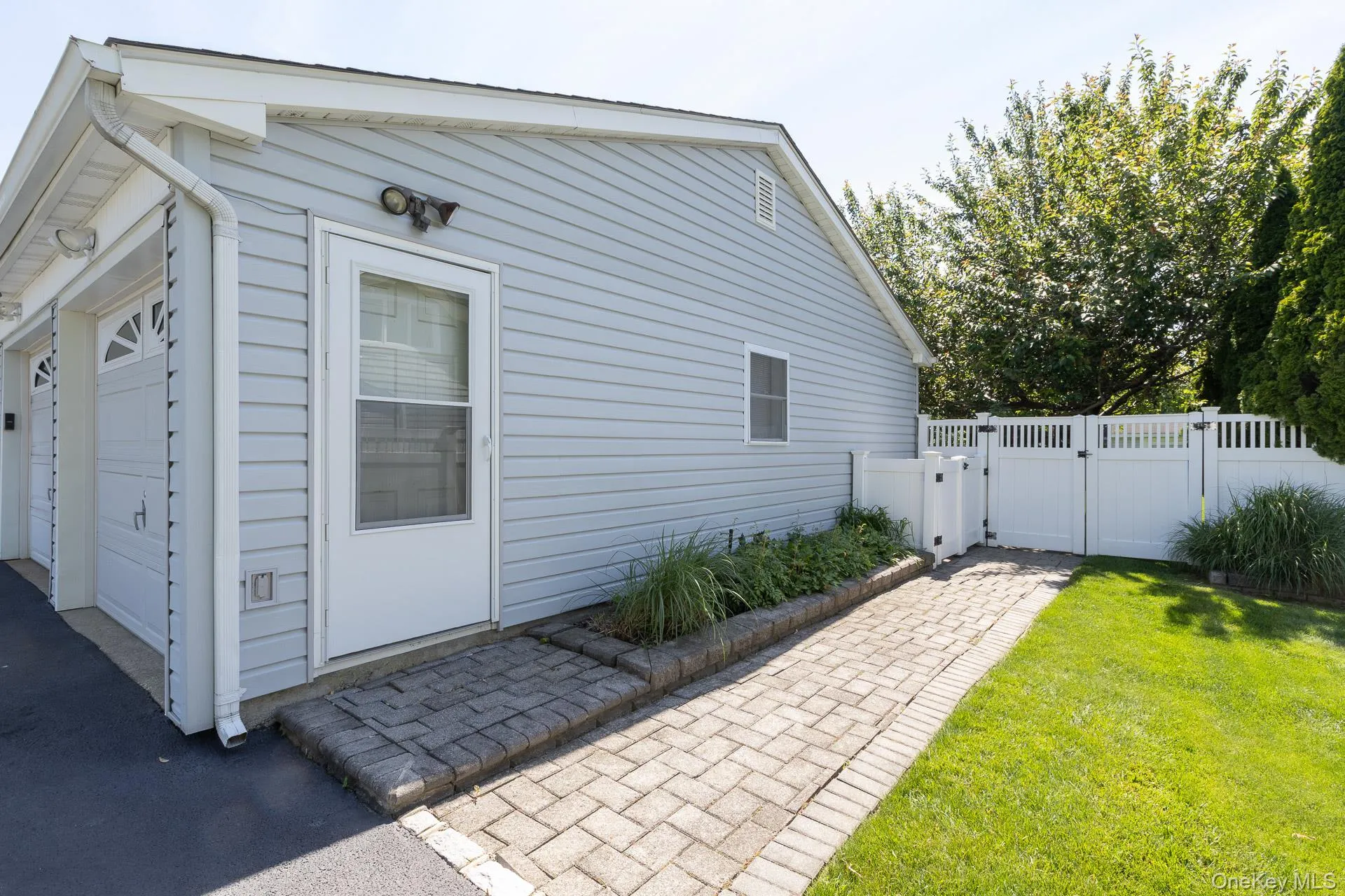 16 Redwood Lane, Brookhaven, NY, 3 Bedrooms Bedrooms, 7 Rooms Rooms,2 BathroomsBathrooms,Residential,For Rent,Redwood,0,1010492 16 Redwood Lane, Brookhaven, NY, 3 Bedrooms Bedrooms, 7 Rooms Rooms,2 BathroomsBathrooms,Residential,For Rent,Redwood,0,1010492