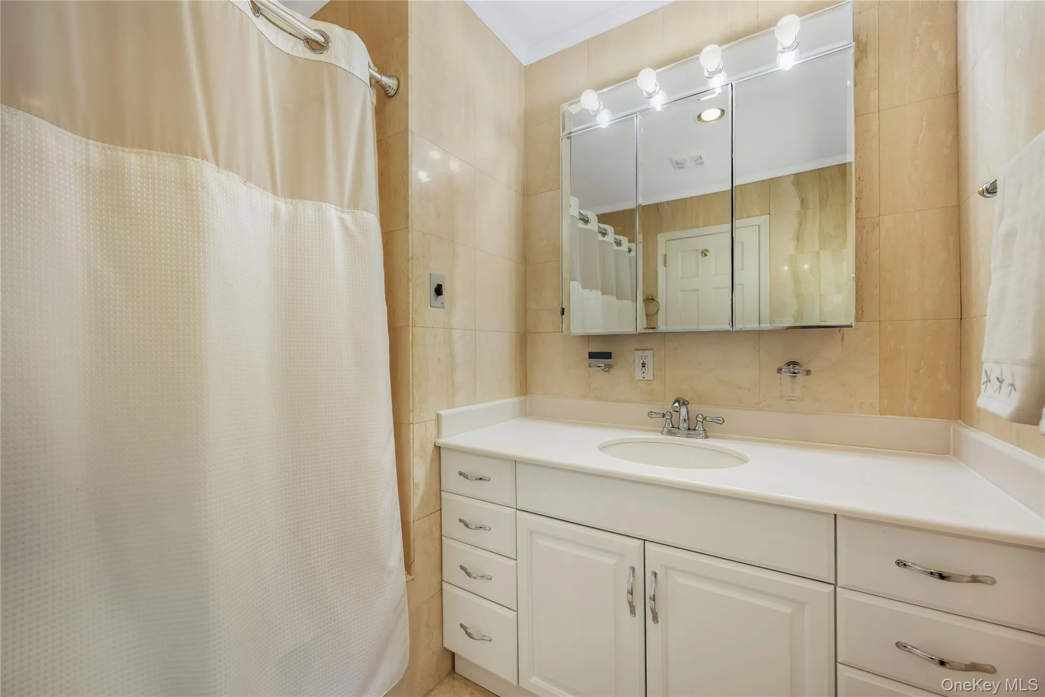 28 Cygnet Drive, Smithtown, NY, 5 Bedrooms Bedrooms, 10 Rooms Rooms,2 BathroomsBathrooms,Residential,For Rent,Cygnet,0,1010498 28 Cygnet Drive, Smithtown, NY, 5 Bedrooms Bedrooms, 10 Rooms Rooms,2 BathroomsBathrooms,Residential,For Rent,Cygnet,0,1010498