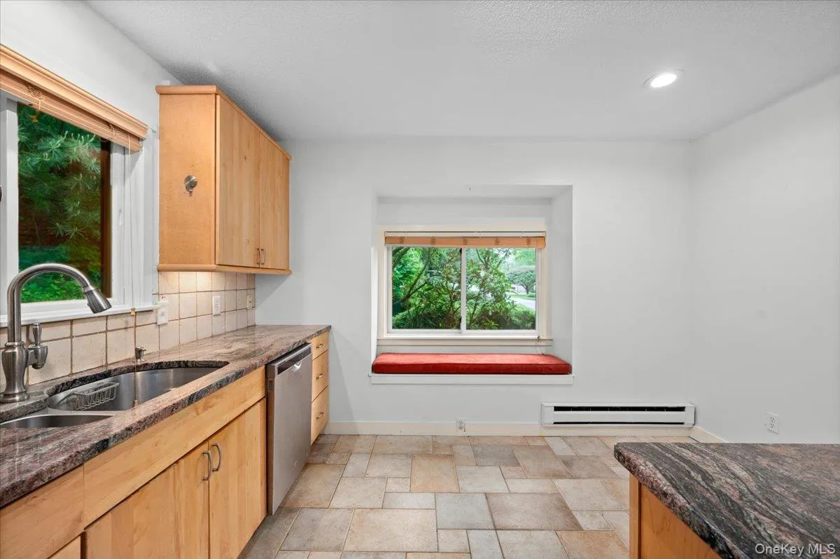 Kitchen with stainless steel appliances, cabinet underlighting, plenty of counter and cabinet space Kitchen with stainless steel appliances, cabinet underlighting, plenty of counter and cabinet space