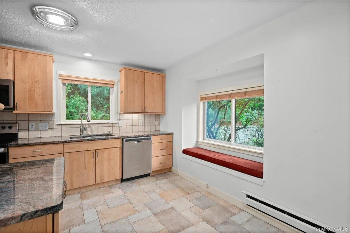 Kitchen with stainless steel appliances, cabinet underlighting, plenty of counter and cabinet space Kitchen with stainless steel appliances, cabinet underlighting, plenty of counter and cabinet space