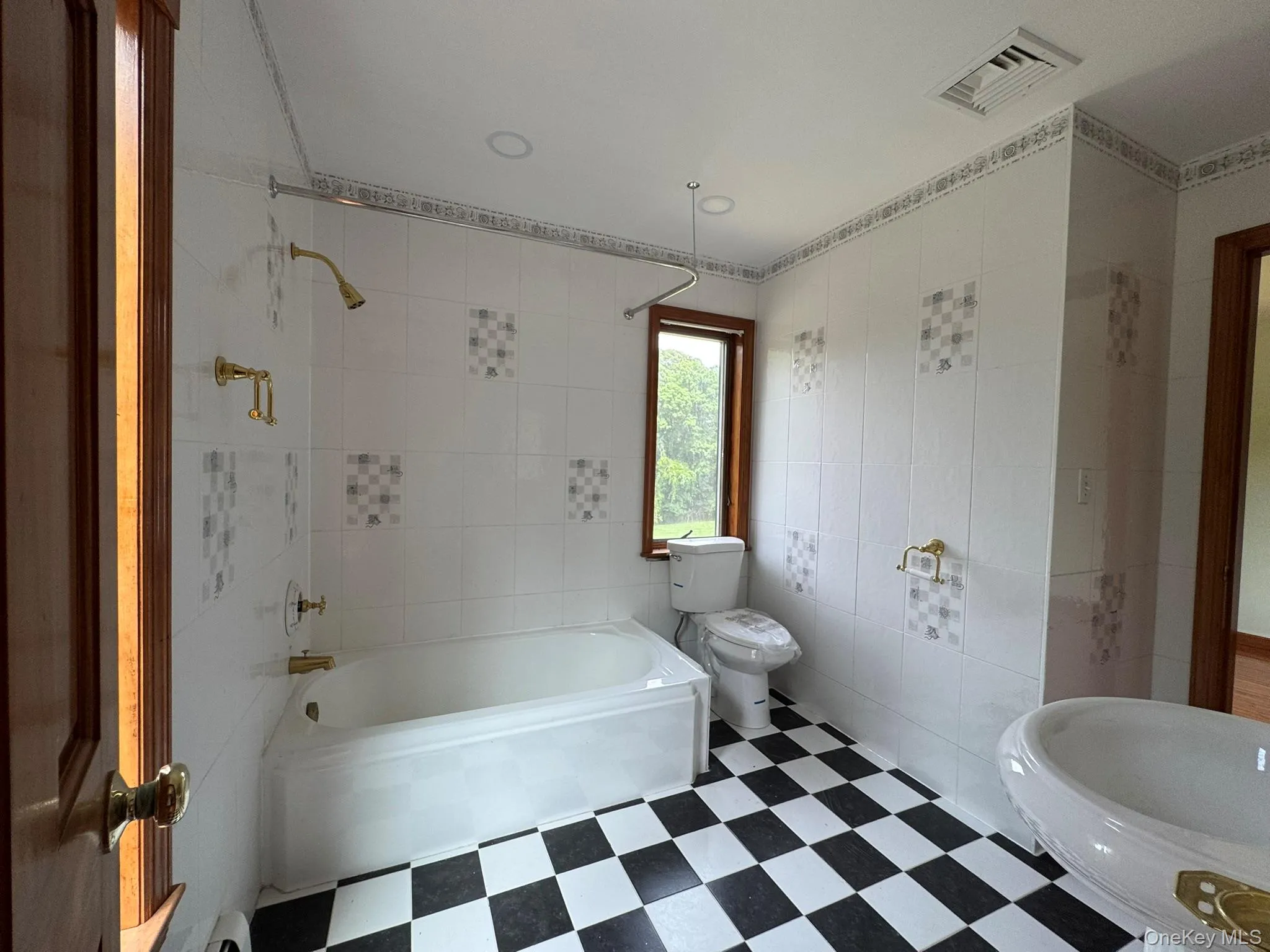 227 Beverly Road, Huntington, NY, 5 Bedrooms Bedrooms, 12 Rooms Rooms,4 BathroomsBathrooms,Residential Lease,For Rent,Beverly,0,1010507 227 Beverly Road, Huntington, NY, 5 Bedrooms Bedrooms, 12 Rooms Rooms,4 BathroomsBathrooms,Residential Lease,For Rent,Beverly,0,1010507