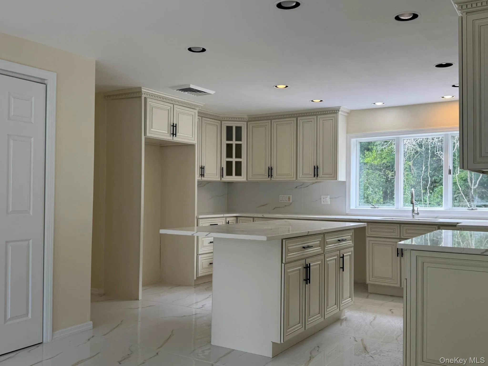 227 Beverly Road, Huntington, NY, 5 Bedrooms Bedrooms, 12 Rooms Rooms,4 BathroomsBathrooms,Residential Lease,For Rent,Beverly,0,1010507 227 Beverly Road, Huntington, NY, 5 Bedrooms Bedrooms, 12 Rooms Rooms,4 BathroomsBathrooms,Residential Lease,For Rent,Beverly,0,1010507