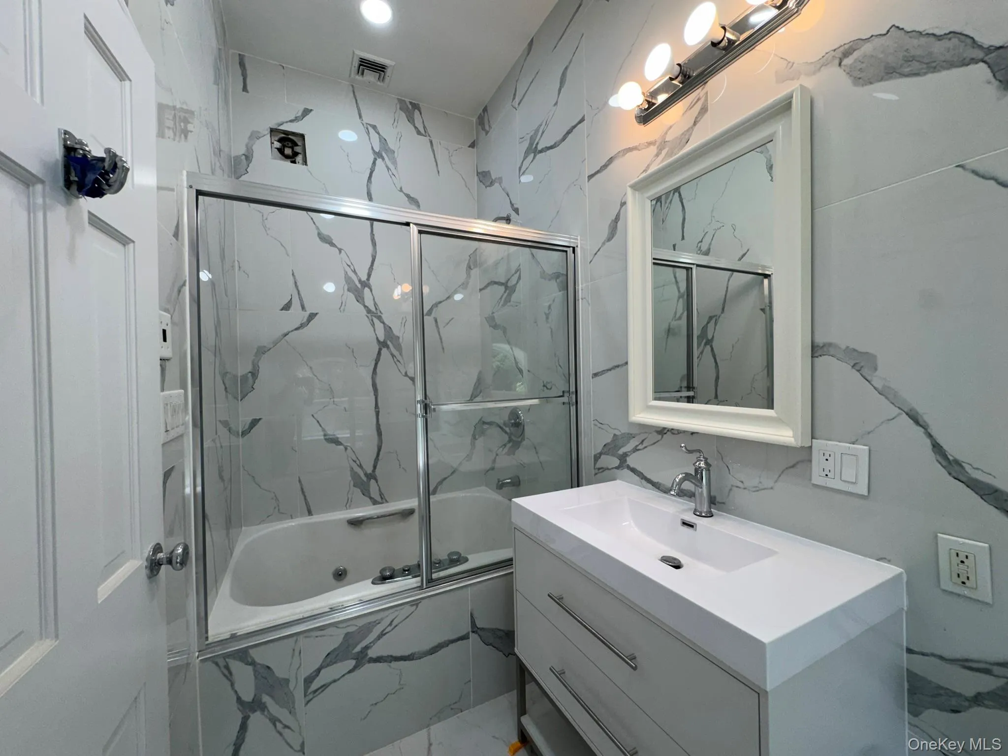227 Beverly Road, Huntington, NY, 5 Bedrooms Bedrooms, 12 Rooms Rooms,4 BathroomsBathrooms,Residential Lease,For Rent,Beverly,0,1010507 227 Beverly Road, Huntington, NY, 5 Bedrooms Bedrooms, 12 Rooms Rooms,4 BathroomsBathrooms,Residential Lease,For Rent,Beverly,0,1010507