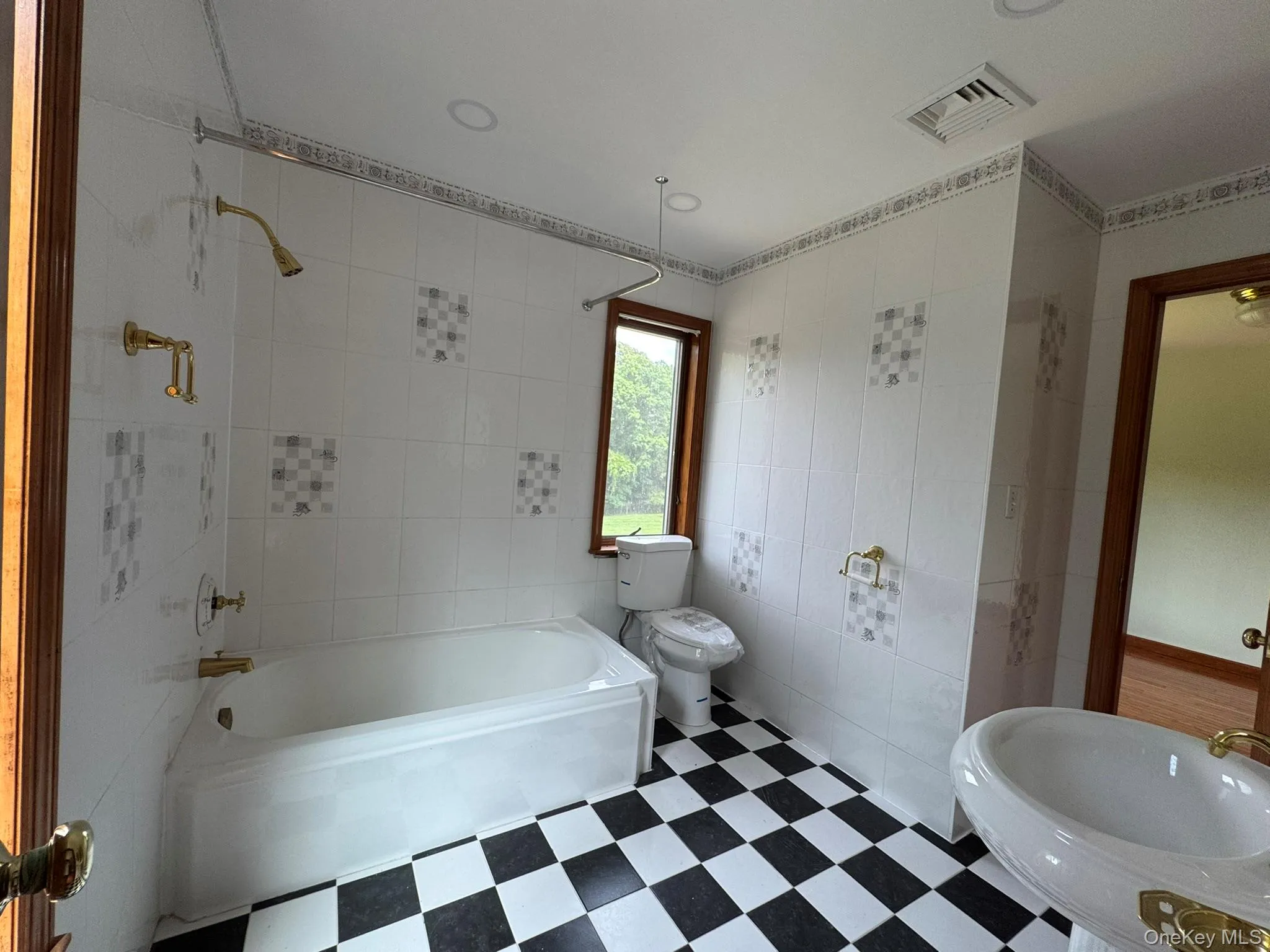 227 Beverly Road, Huntington, NY, 5 Bedrooms Bedrooms, 12 Rooms Rooms,4 BathroomsBathrooms,Residential Lease,For Rent,Beverly,0,1010507 227 Beverly Road, Huntington, NY, 5 Bedrooms Bedrooms, 12 Rooms Rooms,4 BathroomsBathrooms,Residential Lease,For Rent,Beverly,0,1010507