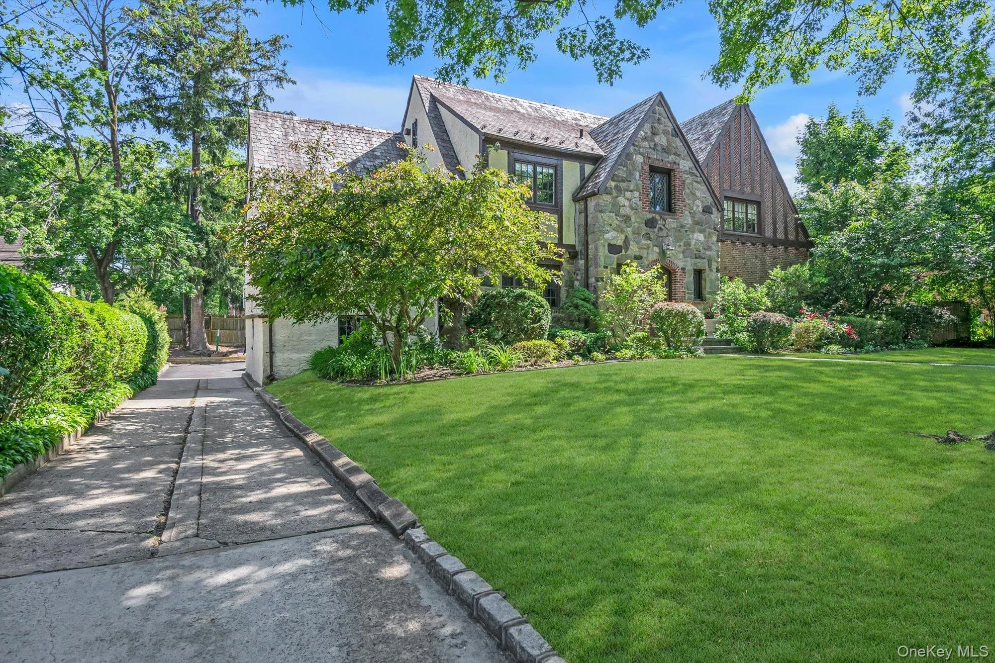 68 Beverly Road, North Hempstead, NY, 6 Bedrooms Bedrooms, 12 Rooms Rooms,3 BathroomsBathrooms,Residential,For Rent,Beverly,0,1010516 68 Beverly Road, North Hempstead, NY, 6 Bedrooms Bedrooms, 12 Rooms Rooms,3 BathroomsBathrooms,Residential,For Rent,Beverly,0,1010516