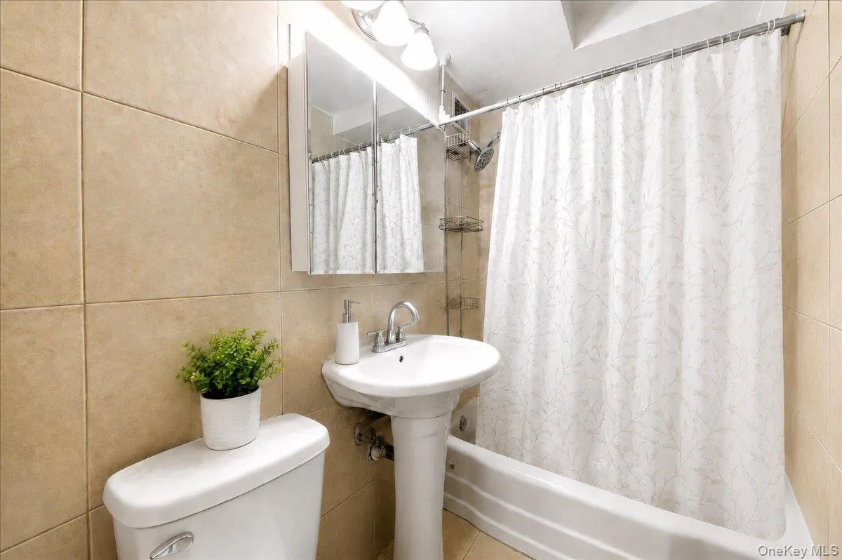 880 Boynton Avenue, New York, NY, 1 Bedroom Bedrooms, 4 Rooms Rooms,1 BathroomBathrooms,Residential,For Rent,Boynton Avenue,0,1010518 880 Boynton Avenue, New York, NY, 1 Bedroom Bedrooms, 4 Rooms Rooms,1 BathroomBathrooms,Residential,For Rent,Boynton Avenue,0,1010518
