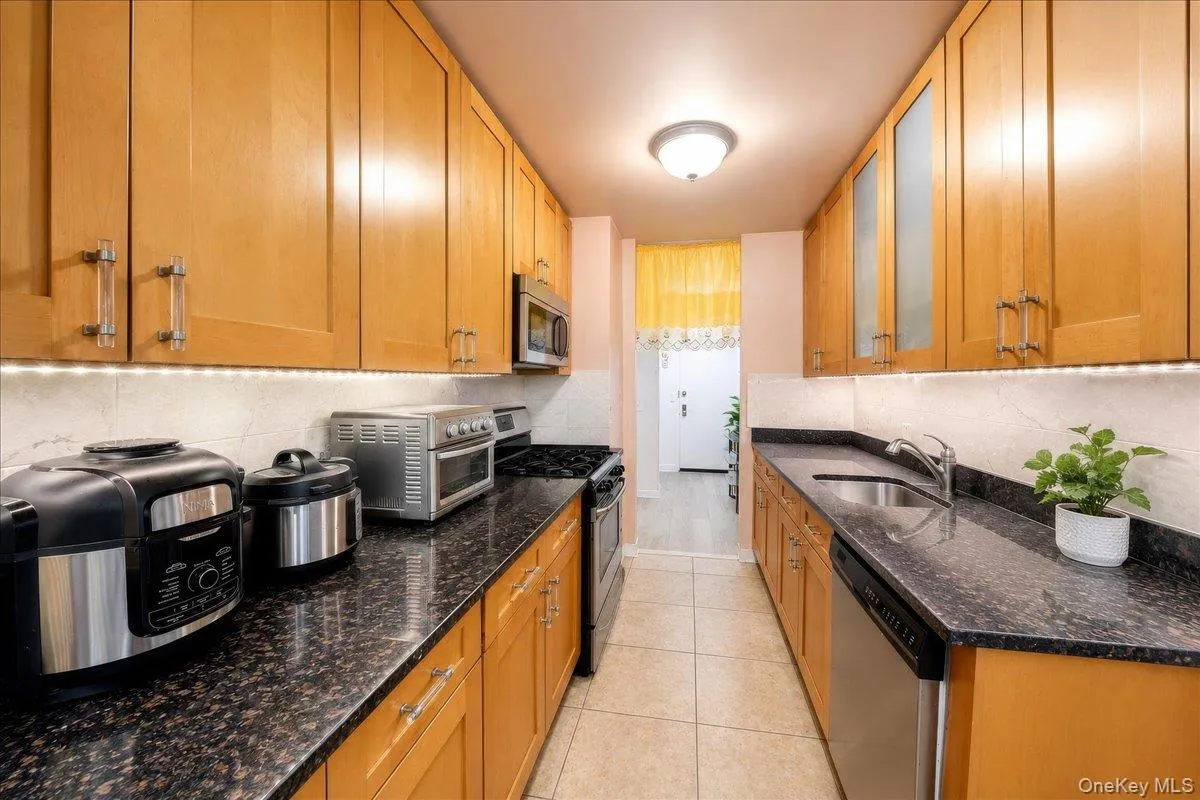 880 Boynton Avenue, New York, NY, 1 Bedroom Bedrooms, 4 Rooms Rooms,1 BathroomBathrooms,Residential,For Rent,Boynton Avenue,0,1010518 880 Boynton Avenue, New York, NY, 1 Bedroom Bedrooms, 4 Rooms Rooms,1 BathroomBathrooms,Residential,For Rent,Boynton Avenue,0,1010518