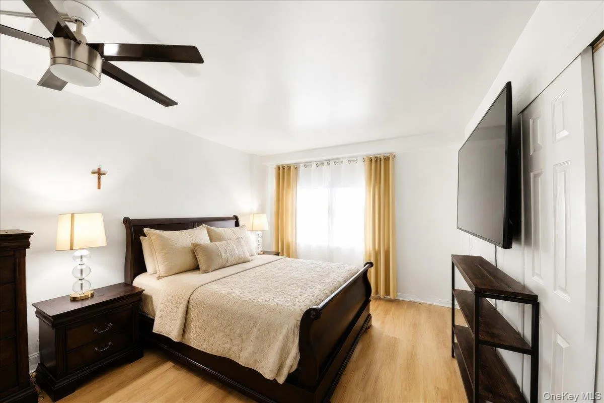 880 Boynton Avenue, New York, NY, 1 Bedroom Bedrooms, 4 Rooms Rooms,1 BathroomBathrooms,Residential,For Rent,Boynton Avenue,0,1010518 880 Boynton Avenue, New York, NY, 1 Bedroom Bedrooms, 4 Rooms Rooms,1 BathroomBathrooms,Residential,For Rent,Boynton Avenue,0,1010518