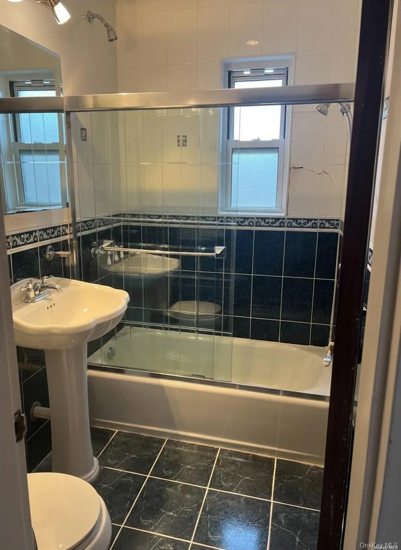 196-23 Dunton Avenue, New York, NY, 1 Bedroom Bedrooms, 4 Rooms Rooms,1 BathroomBathrooms,Residential,For Rent,Dunton,0,1010528 196-23 Dunton Avenue, New York, NY, 1 Bedroom Bedrooms, 4 Rooms Rooms,1 BathroomBathrooms,Residential,For Rent,Dunton,0,1010528