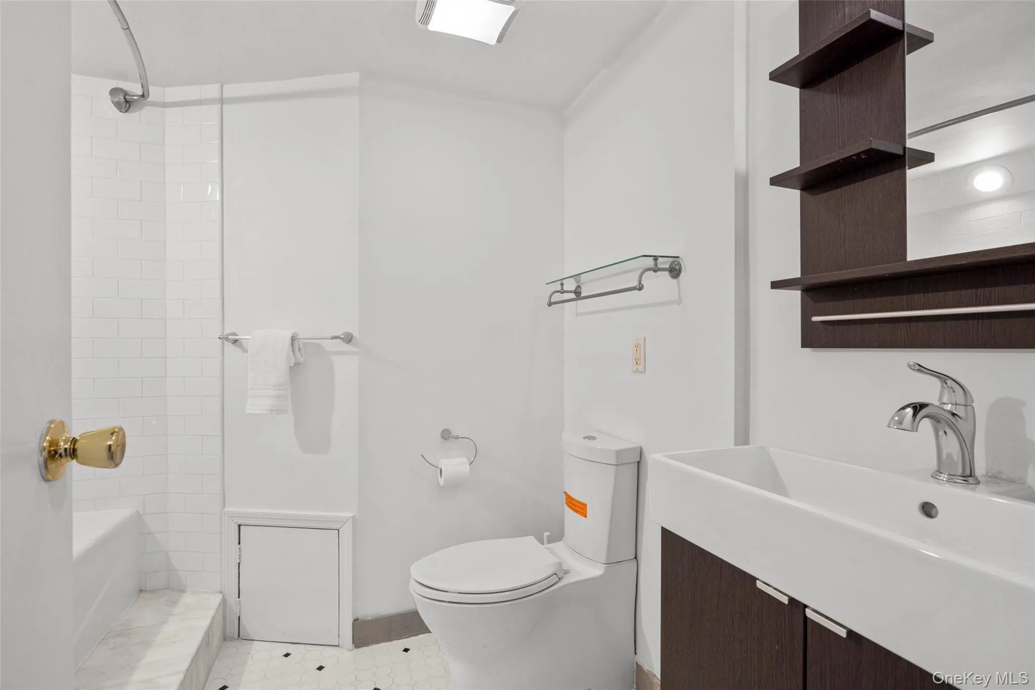 Lower Level Full Bathroom. Lower Level Full Bathroom.