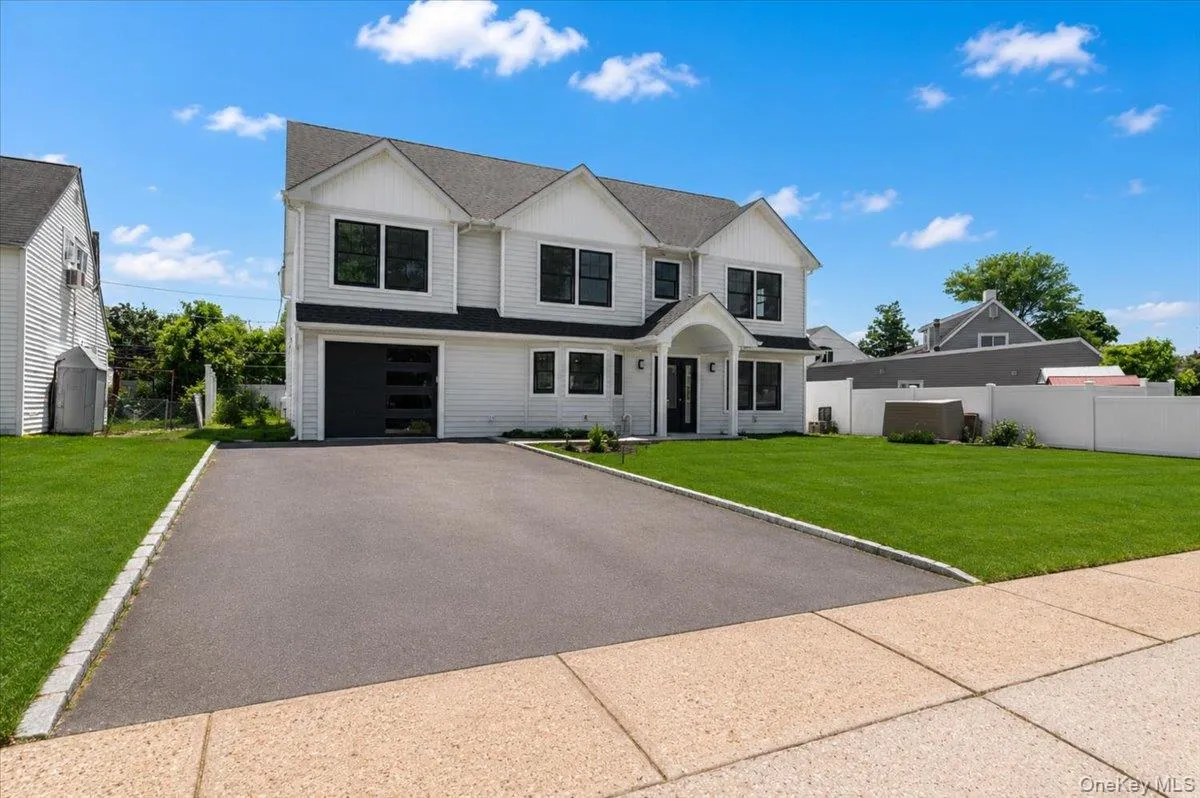 119 Sprucewood, Hempstead, NY, 5 Bedrooms Bedrooms, 9 Rooms Rooms,3 BathroomsBathrooms,Residential,For Rent,Sprucewood,0,1010535 119 Sprucewood, Hempstead, NY, 5 Bedrooms Bedrooms, 9 Rooms Rooms,3 BathroomsBathrooms,Residential,For Rent,Sprucewood,0,1010535