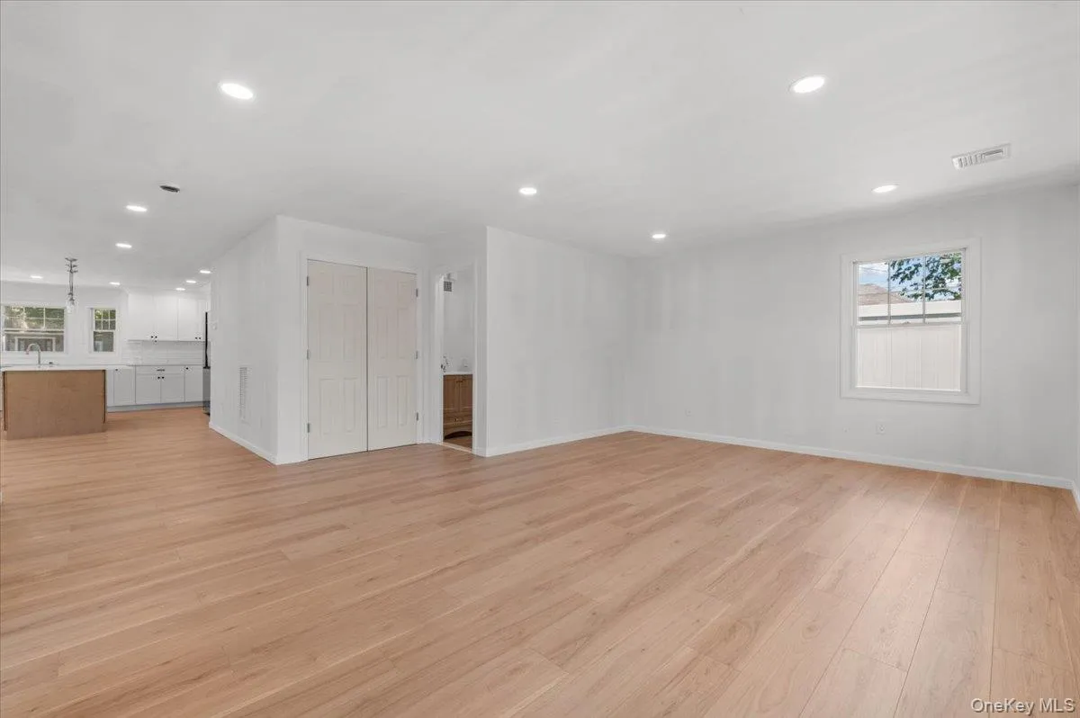 119 Sprucewood, Hempstead, NY, 5 Bedrooms Bedrooms, 9 Rooms Rooms,3 BathroomsBathrooms,Residential,For Rent,Sprucewood,0,1010535 119 Sprucewood, Hempstead, NY, 5 Bedrooms Bedrooms, 9 Rooms Rooms,3 BathroomsBathrooms,Residential,For Rent,Sprucewood,0,1010535