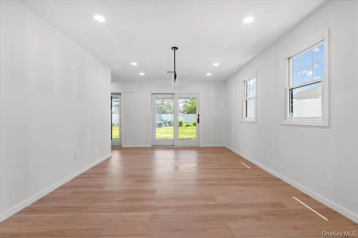 119 Sprucewood, Hempstead, NY, 5 Bedrooms Bedrooms, 9 Rooms Rooms,3 BathroomsBathrooms,Residential,For Rent,Sprucewood,0,1010535 119 Sprucewood, Hempstead, NY, 5 Bedrooms Bedrooms, 9 Rooms Rooms,3 BathroomsBathrooms,Residential,For Rent,Sprucewood,0,1010535