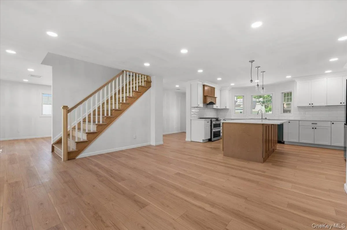 119 Sprucewood, Hempstead, NY, 5 Bedrooms Bedrooms, 9 Rooms Rooms,3 BathroomsBathrooms,Residential,For Rent,Sprucewood,0,1010535 119 Sprucewood, Hempstead, NY, 5 Bedrooms Bedrooms, 9 Rooms Rooms,3 BathroomsBathrooms,Residential,For Rent,Sprucewood,0,1010535