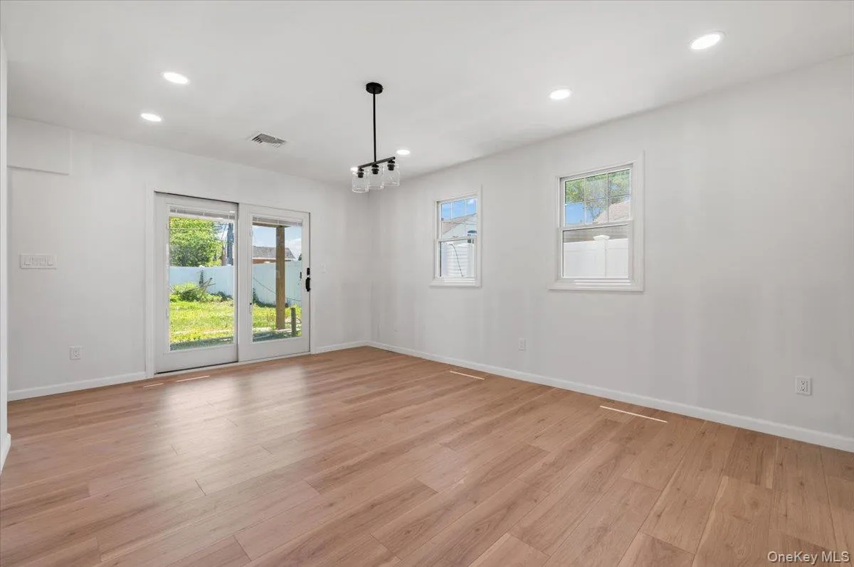 119 Sprucewood, Hempstead, NY, 5 Bedrooms Bedrooms, 9 Rooms Rooms,3 BathroomsBathrooms,Residential,For Rent,Sprucewood,0,1010535 119 Sprucewood, Hempstead, NY, 5 Bedrooms Bedrooms, 9 Rooms Rooms,3 BathroomsBathrooms,Residential,For Rent,Sprucewood,0,1010535
