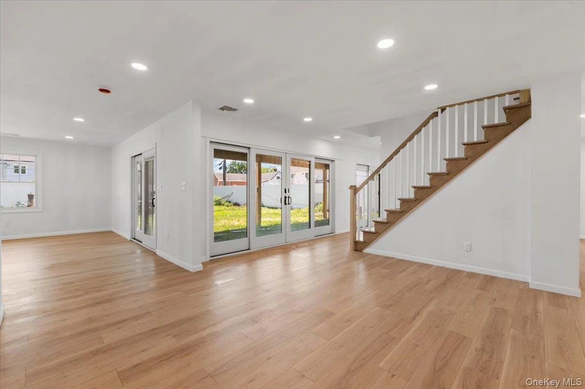 119 Sprucewood, Hempstead, NY, 5 Bedrooms Bedrooms, 9 Rooms Rooms,3 BathroomsBathrooms,Residential,For Rent,Sprucewood,0,1010535 119 Sprucewood, Hempstead, NY, 5 Bedrooms Bedrooms, 9 Rooms Rooms,3 BathroomsBathrooms,Residential,For Rent,Sprucewood,0,1010535