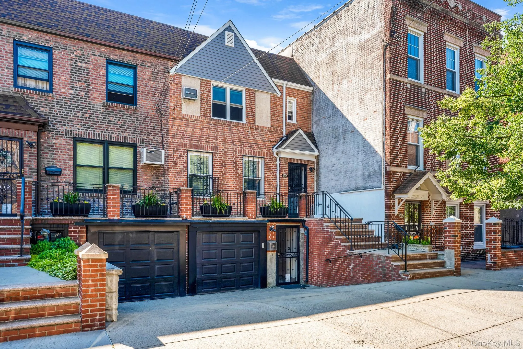 25-75 43rd Street, New York, NY, 3 Bedrooms Bedrooms, 6 Rooms Rooms,2 BathroomsBathrooms,Residential,For Rent,43rd,0,1010536 25-75 43rd Street, New York, NY, 3 Bedrooms Bedrooms, 6 Rooms Rooms,2 BathroomsBathrooms,Residential,For Rent,43rd,0,1010536