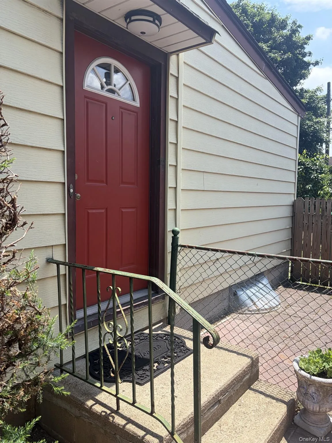 Private separate entrance Private separate entrance