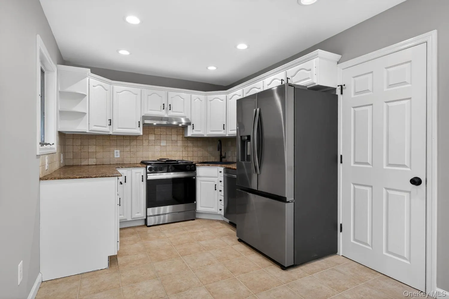 Granite Counters, ALL NEW Stainless Steel Appliances and Gas Cooking Granite Counters, ALL NEW Stainless Steel Appliances and Gas Cooking