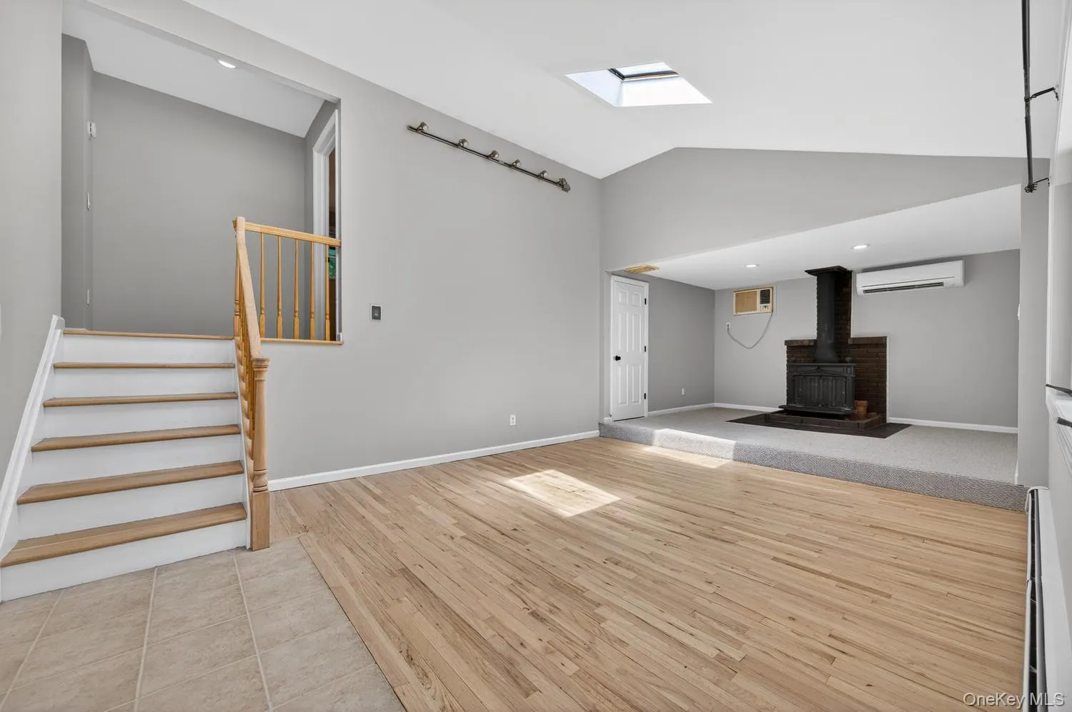 Open Concept Living Room With Vaulted Ceiling and Skylights Open Concept Living Room With Vaulted Ceiling and Skylights