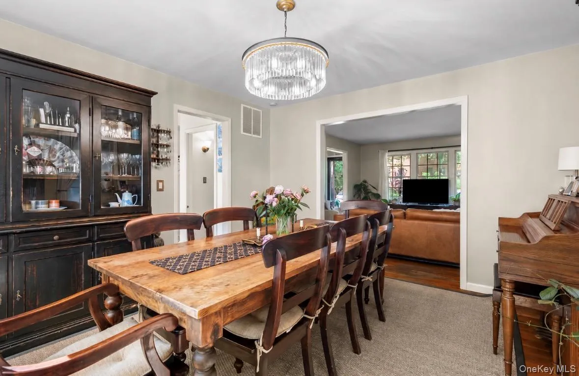 8 Burton Road, Mamaroneck, NY, 4 Bedrooms Bedrooms, 7 Rooms Rooms,2 BathroomsBathrooms,Residential,For Rent,Burton,0,1010554 8 Burton Road, Mamaroneck, NY, 4 Bedrooms Bedrooms, 7 Rooms Rooms,2 BathroomsBathrooms,Residential,For Rent,Burton,0,1010554