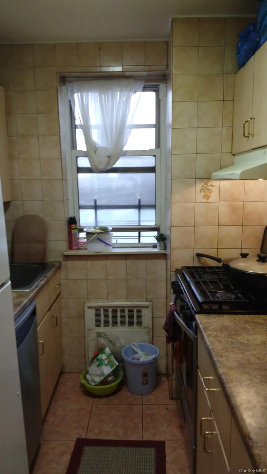 86-05 60TH ROAD, New York, NY, 1 Bedroom Bedrooms, 4 Rooms Rooms,1 BathroomBathrooms,Residential,For Rent,60TH ROAD,0,1010557 86-05 60TH ROAD, New York, NY, 1 Bedroom Bedrooms, 4 Rooms Rooms,1 BathroomBathrooms,Residential,For Rent,60TH ROAD,0,1010557