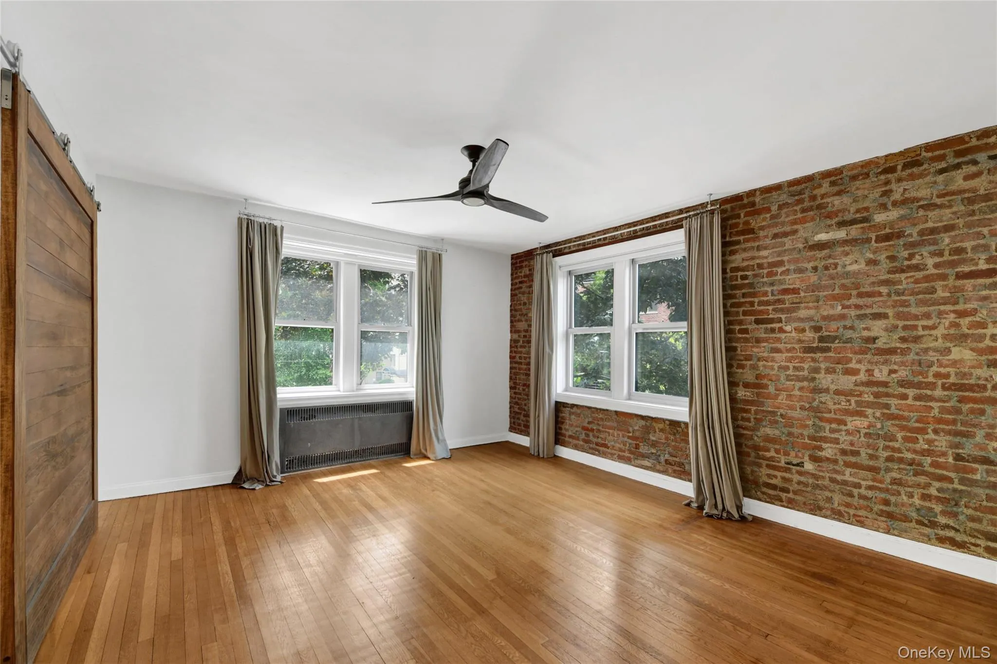 Main bedroom, with gorgeous accent brick wall. Main bedroom, with gorgeous accent brick wall.