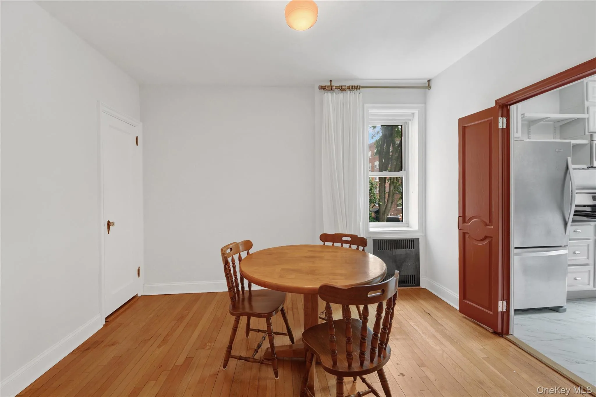 Dining room w/ spacious closet, leads to the kitchen. Dining room w/ spacious closet, leads to the kitchen.