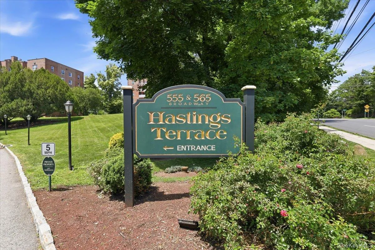 555 Broadway, Greenburgh, NY, 2 Bedrooms Bedrooms, 5 Rooms Rooms,2 BathroomsBathrooms,Residential,For Rent,Broadway,0,1010568 555 Broadway, Greenburgh, NY, 2 Bedrooms Bedrooms, 5 Rooms Rooms,2 BathroomsBathrooms,Residential,For Rent,Broadway,0,1010568