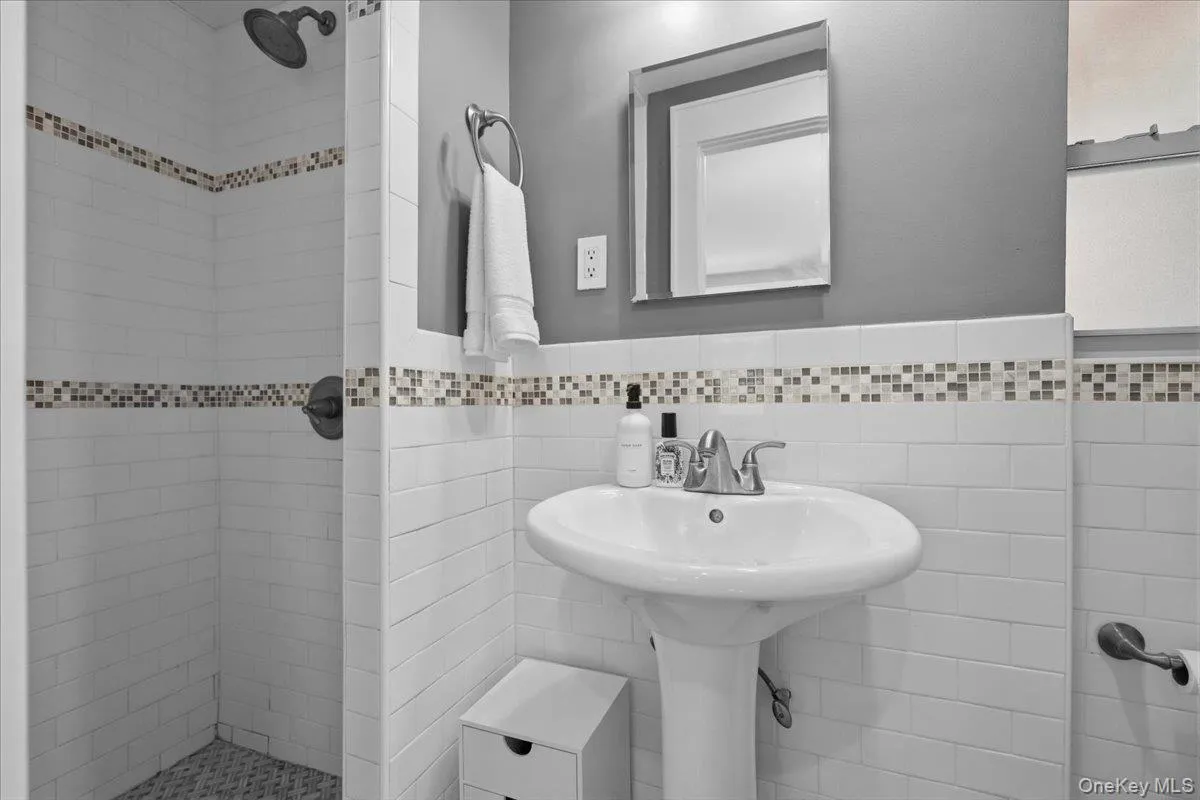 555 Broadway, Greenburgh, NY, 2 Bedrooms Bedrooms, 5 Rooms Rooms,2 BathroomsBathrooms,Residential,For Rent,Broadway,0,1010568 555 Broadway, Greenburgh, NY, 2 Bedrooms Bedrooms, 5 Rooms Rooms,2 BathroomsBathrooms,Residential,For Rent,Broadway,0,1010568