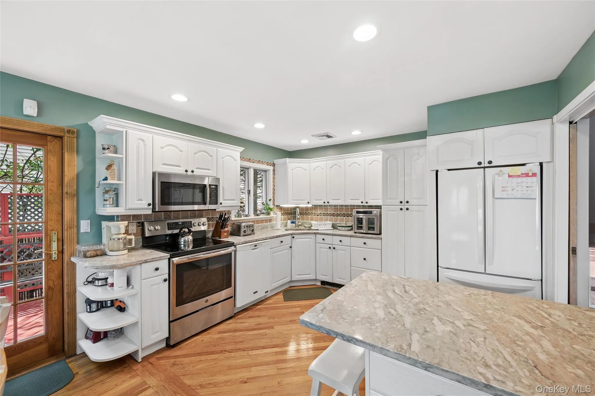 318 Lakeshore Boulevard, Oyster Bay, NY, 5 Bedrooms Bedrooms, 9 Rooms Rooms,2 BathroomsBathrooms,Residential,For Rent,Lakeshore,0,1010584 318 Lakeshore Boulevard, Oyster Bay, NY, 5 Bedrooms Bedrooms, 9 Rooms Rooms,2 BathroomsBathrooms,Residential,For Rent,Lakeshore,0,1010584