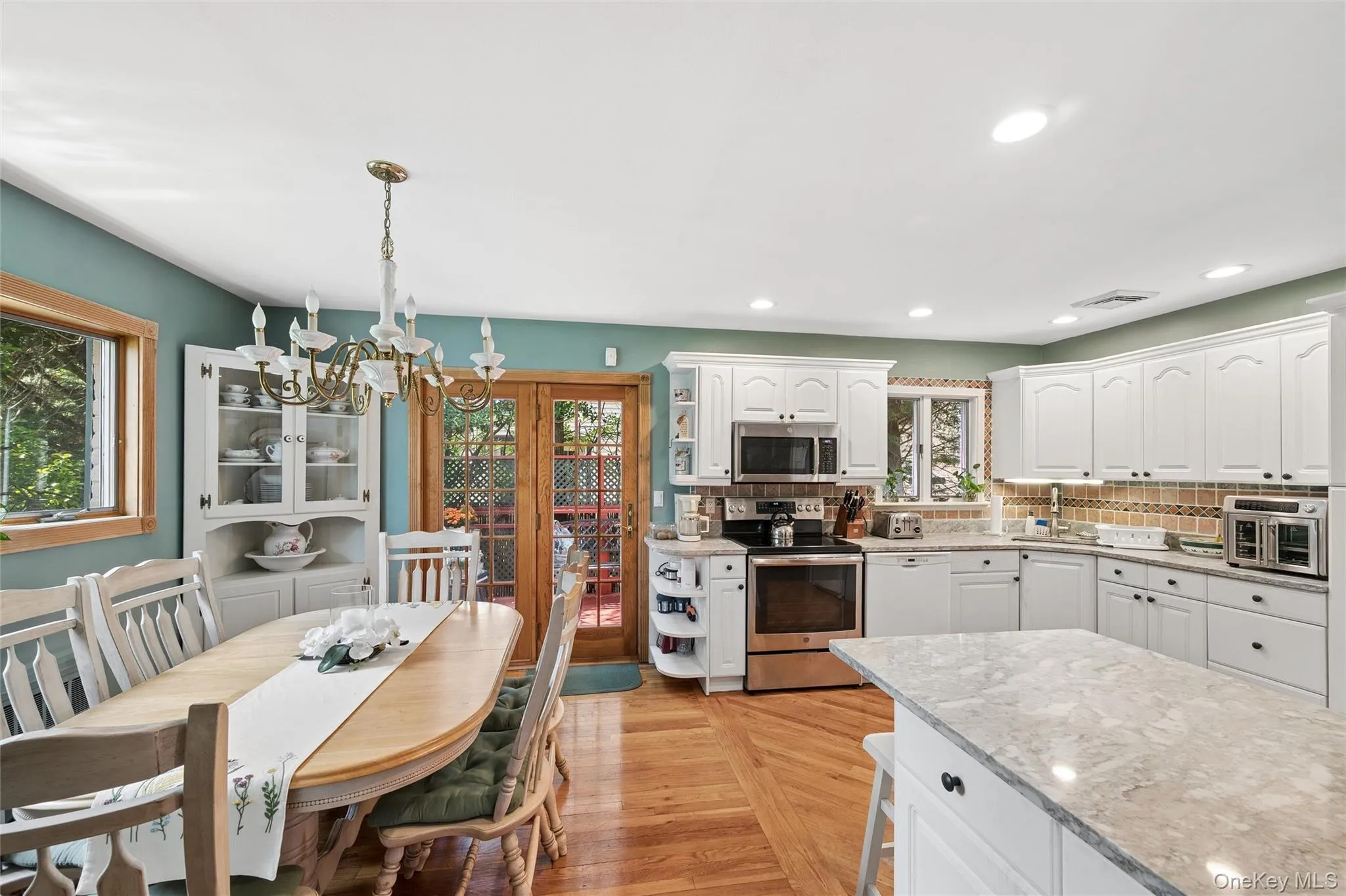 318 Lakeshore Boulevard, Oyster Bay, NY, 5 Bedrooms Bedrooms, 9 Rooms Rooms,2 BathroomsBathrooms,Residential,For Rent,Lakeshore,0,1010584 318 Lakeshore Boulevard, Oyster Bay, NY, 5 Bedrooms Bedrooms, 9 Rooms Rooms,2 BathroomsBathrooms,Residential,For Rent,Lakeshore,0,1010584