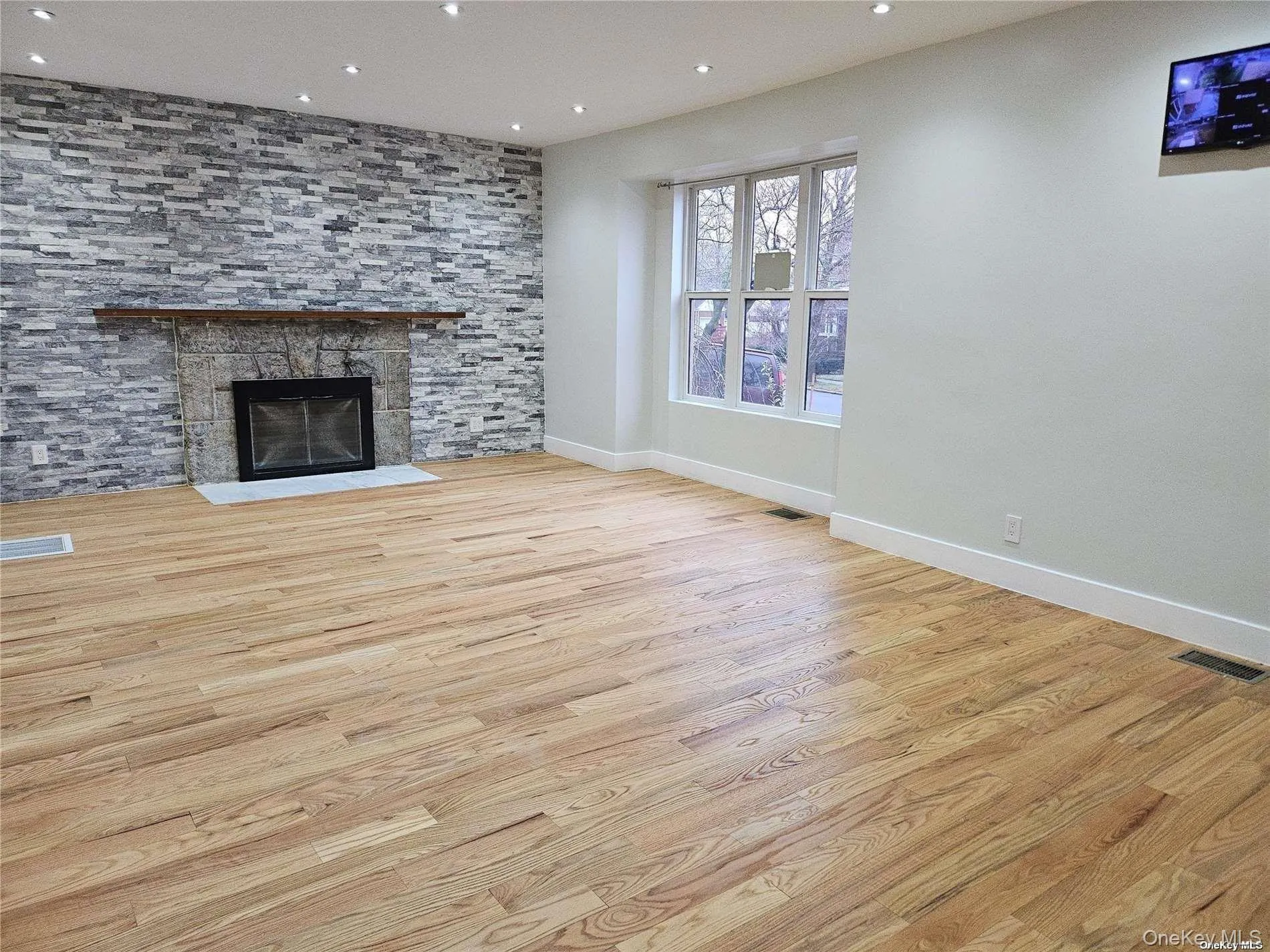 7847 222nd Street, New York, NY, 3 Bedrooms Bedrooms, 7 Rooms Rooms,2 BathroomsBathrooms,Residential Lease,For Rent,222nd,0,1010592 7847 222nd Street, New York, NY, 3 Bedrooms Bedrooms, 7 Rooms Rooms,2 BathroomsBathrooms,Residential Lease,For Rent,222nd,0,1010592