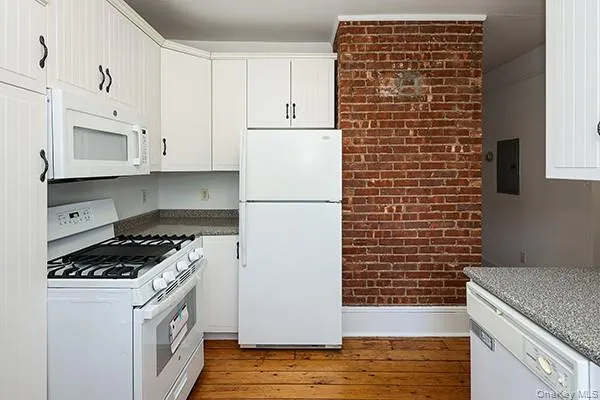 332 Franklin Avenue, Oyster Bay, NY, 3 Bedroom Bedrooms, 5 Room Rooms,1 BathroomBathrooms,Residential Lease,For Rent,Franklin,0,1010595 332 Franklin Avenue, Oyster Bay, NY, 3 Bedroom Bedrooms, 5 Room Rooms,1 BathroomBathrooms,Residential Lease,For Rent,Franklin,0,1010595