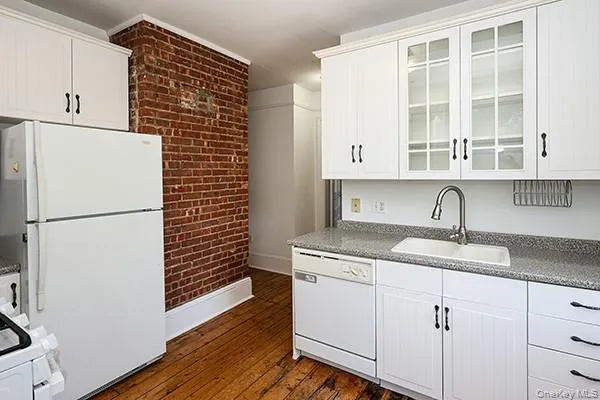 332 Franklin Avenue, Oyster Bay, NY, 3 Bedroom Bedrooms, 5 Room Rooms,1 BathroomBathrooms,Residential Lease,For Rent,Franklin,0,1010595 332 Franklin Avenue, Oyster Bay, NY, 3 Bedroom Bedrooms, 5 Room Rooms,1 BathroomBathrooms,Residential Lease,For Rent,Franklin,0,1010595