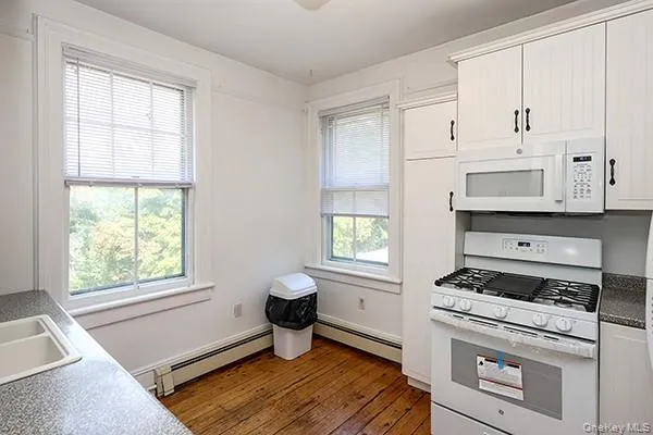 332 Franklin Avenue, Oyster Bay, NY, 3 Bedroom Bedrooms, 5 Room Rooms,1 BathroomBathrooms,Residential Lease,For Rent,Franklin,0,1010595 332 Franklin Avenue, Oyster Bay, NY, 3 Bedroom Bedrooms, 5 Room Rooms,1 BathroomBathrooms,Residential Lease,For Rent,Franklin,0,1010595
