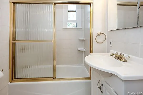 332 Franklin Avenue, Oyster Bay, NY, 3 Bedroom Bedrooms, 5 Room Rooms,1 BathroomBathrooms,Residential Lease,For Rent,Franklin,0,1010595 332 Franklin Avenue, Oyster Bay, NY, 3 Bedroom Bedrooms, 5 Room Rooms,1 BathroomBathrooms,Residential Lease,For Rent,Franklin,0,1010595
