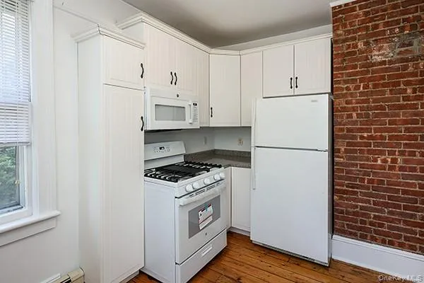 332 Franklin Avenue, Oyster Bay, NY, 3 Bedroom Bedrooms, 5 Room Rooms,1 BathroomBathrooms,Residential Lease,For Rent,Franklin,0,1010595 332 Franklin Avenue, Oyster Bay, NY, 3 Bedroom Bedrooms, 5 Room Rooms,1 BathroomBathrooms,Residential Lease,For Rent,Franklin,0,1010595