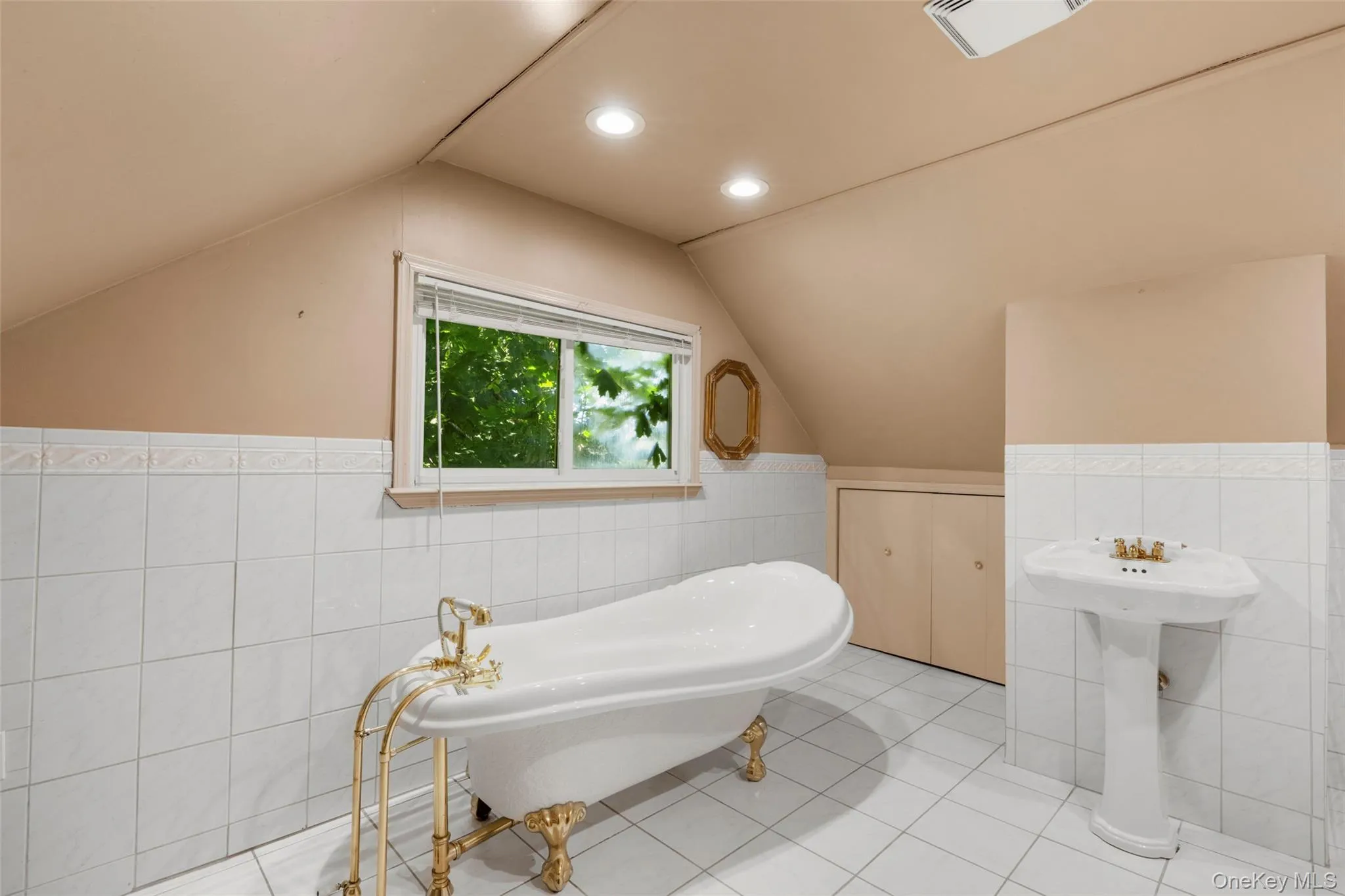 9 Pembrook Drive, Yonkers, NY, 3 Bedrooms Bedrooms, 8 Rooms Rooms,2 BathroomsBathrooms,Residential,For Rent,Pembrook,0,1010602 9 Pembrook Drive, Yonkers, NY, 3 Bedrooms Bedrooms, 8 Rooms Rooms,2 BathroomsBathrooms,Residential,For Rent,Pembrook,0,1010602