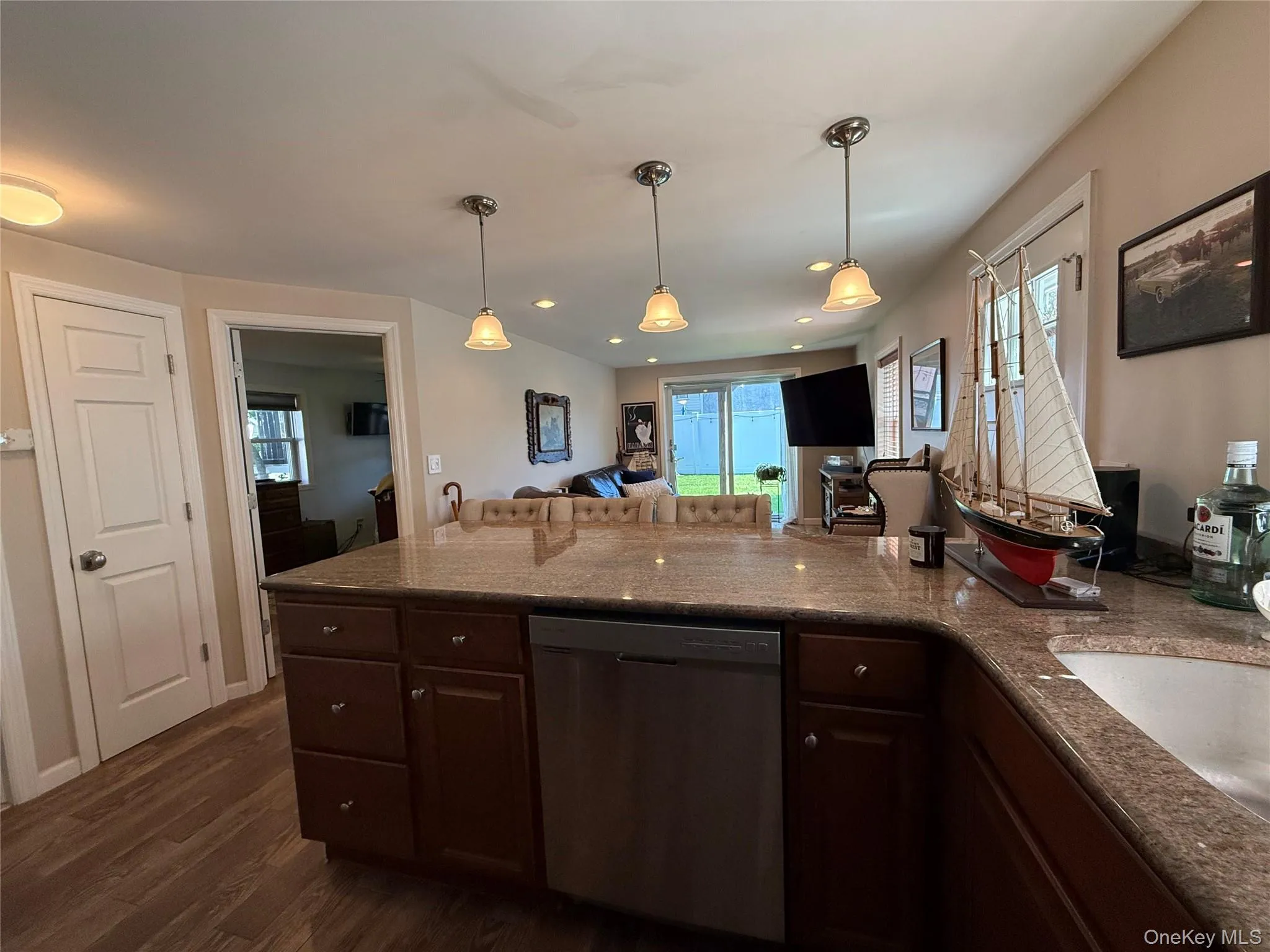 Eat-in Kitchen Eat-in Kitchen