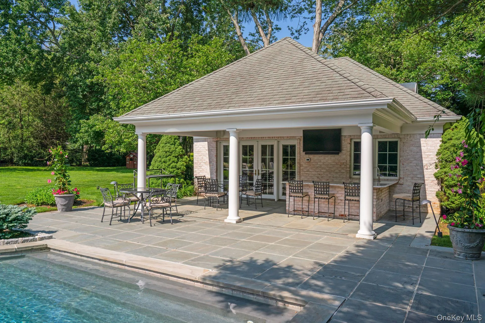 Outdoor Guest/ Pool House Outdoor Guest/ Pool House