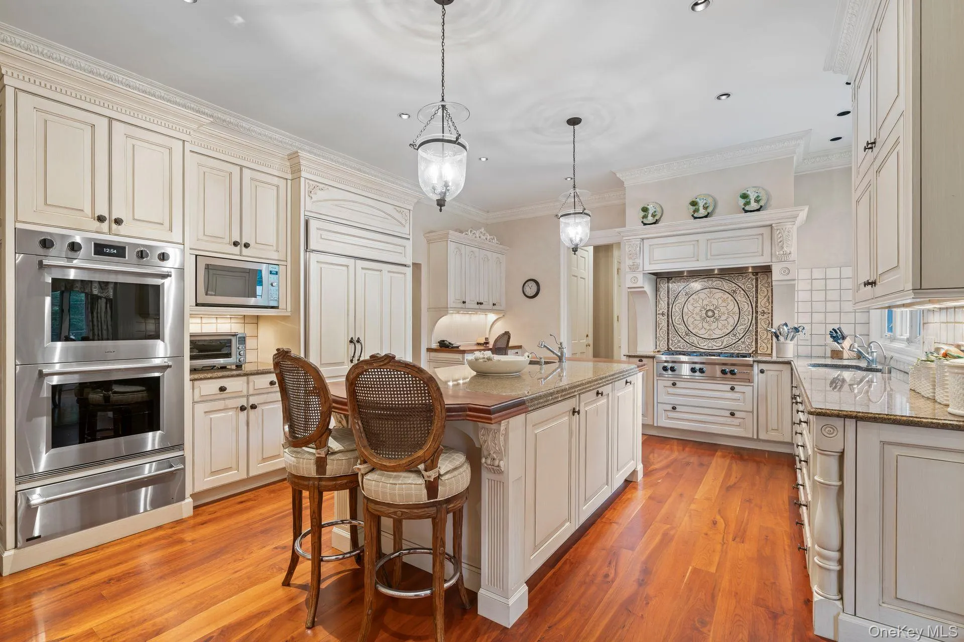 Bespoke custom chef's kitchen, premium appliances, center island w seating, Granite Counters and decorative backsplash Bespoke custom chef's kitchen, premium appliances, center island w seating, Granite Counters and decorative backsplash