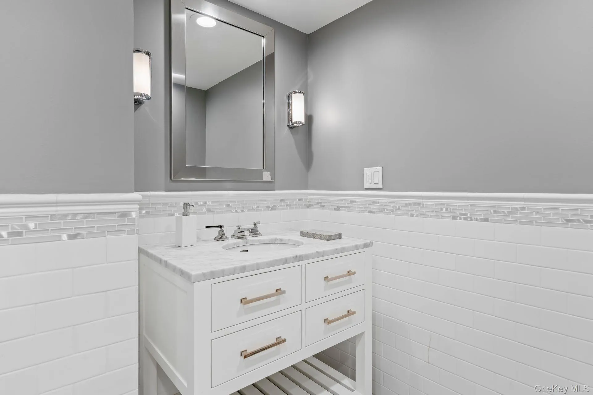 Beautiful half Bath Beautiful half Bath