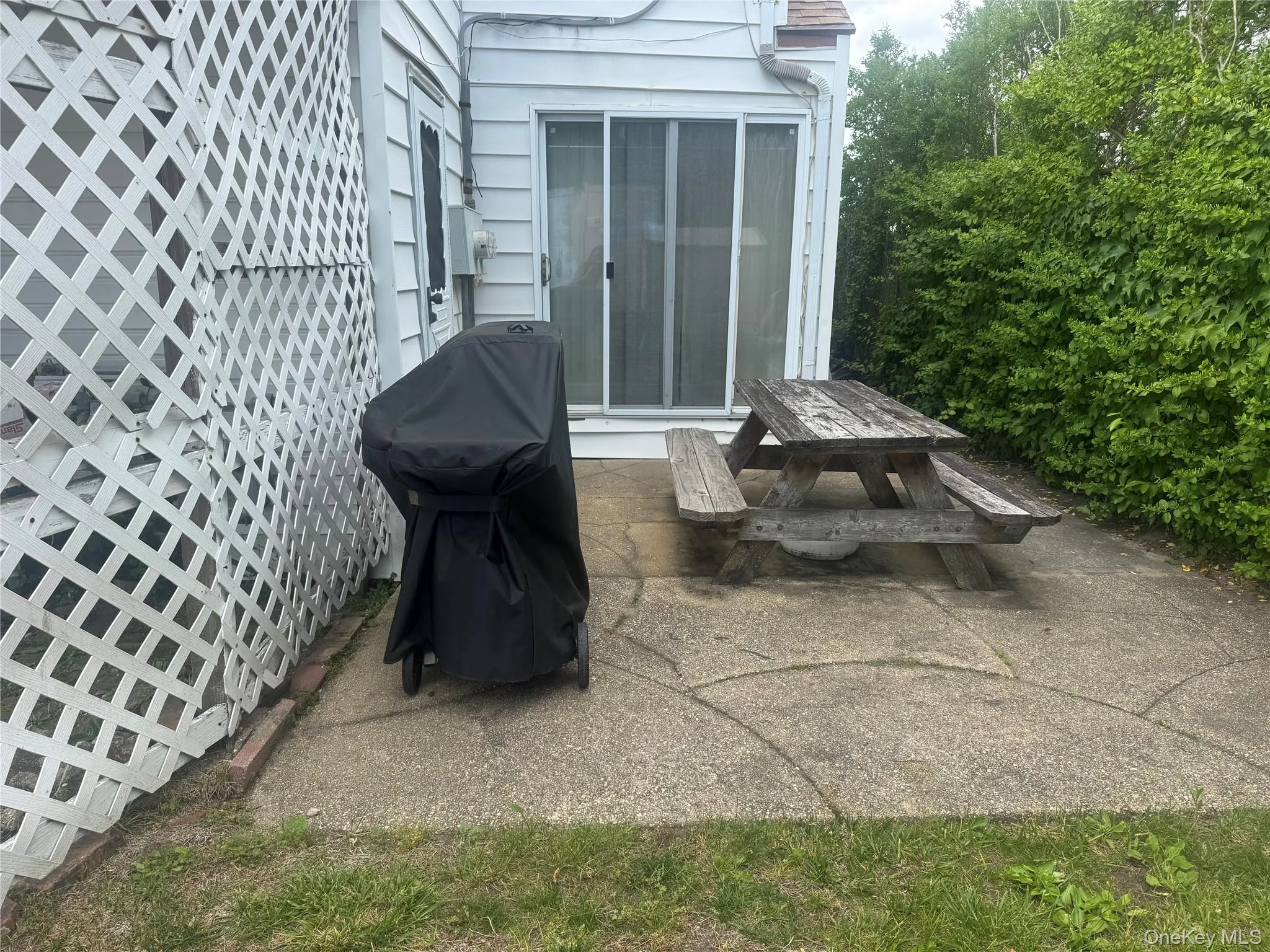 Shared Patio and BBQ area Shared Patio and BBQ area